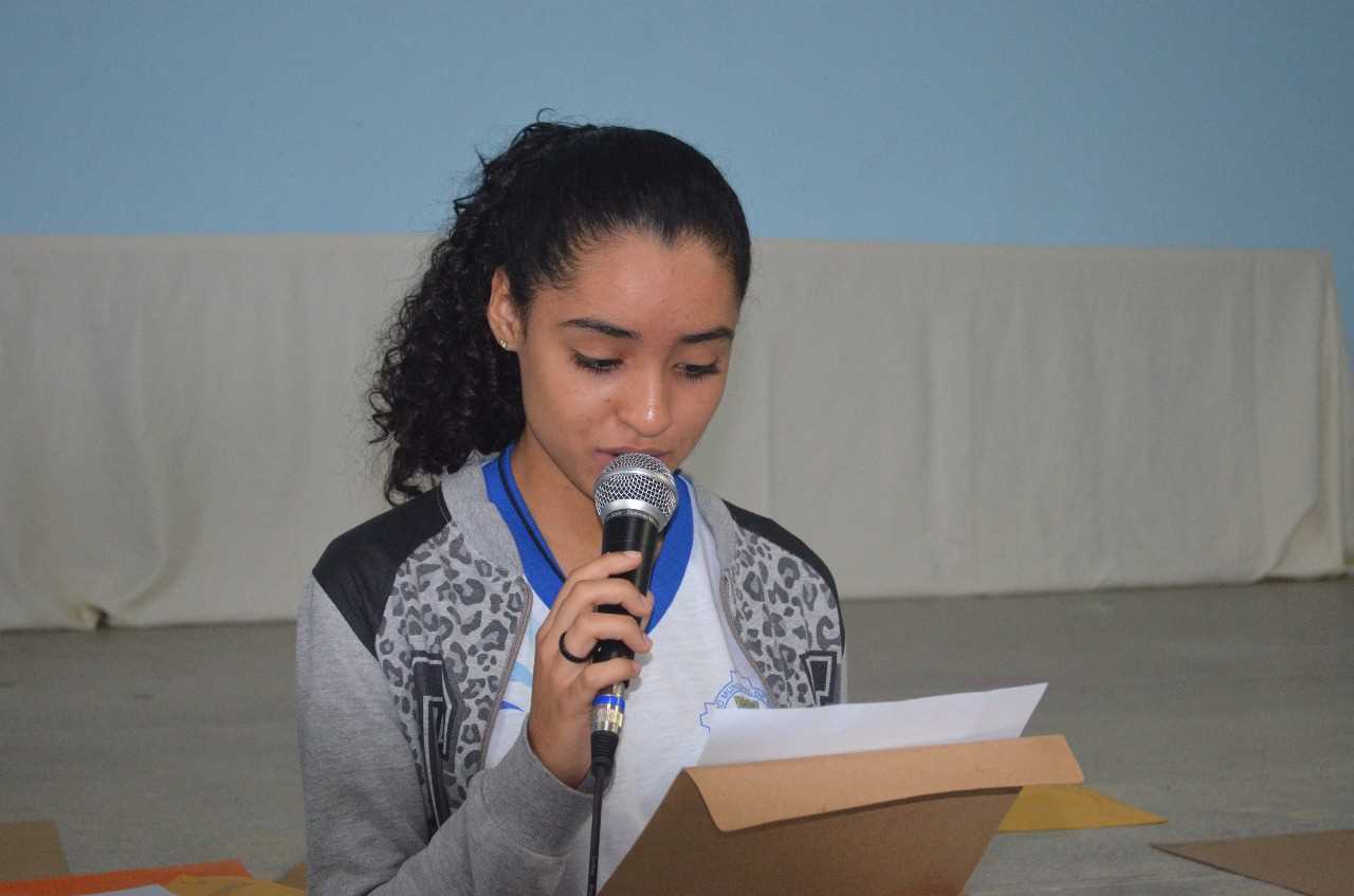 Prefeito Oziel participa de bate papo com alunos do CMC